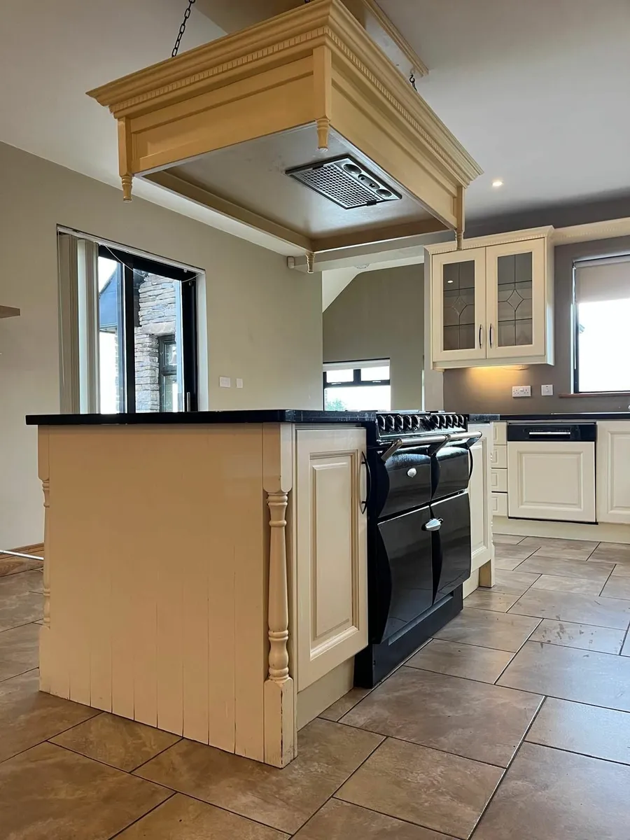 Granite island, Stanley cooker & Extractor fan - Image 4