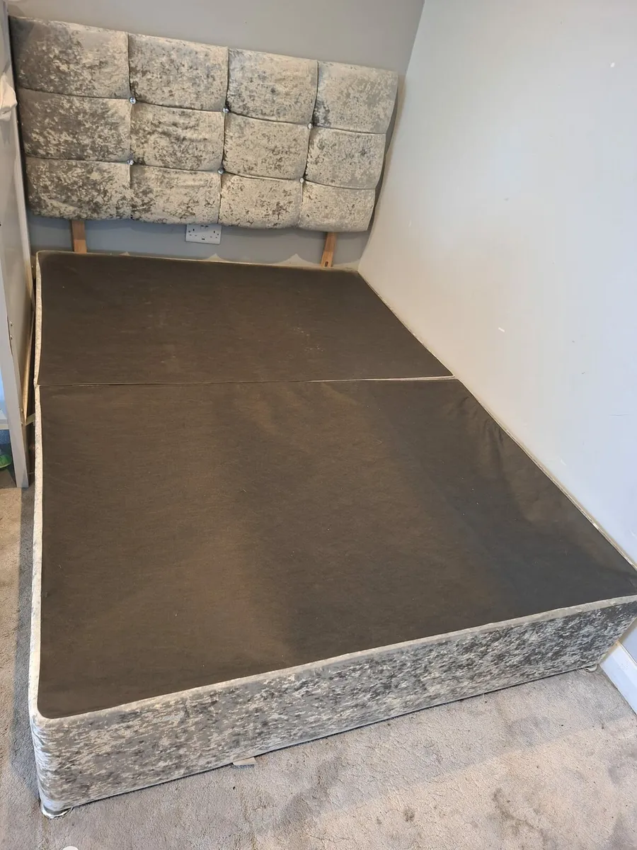 Double bed - Image 1