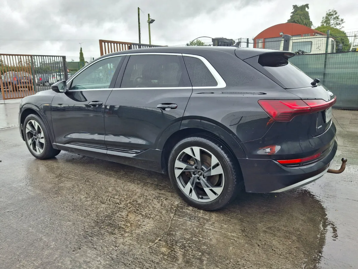 211 Audi E-Tron Advance 55.Drive home - Image 3