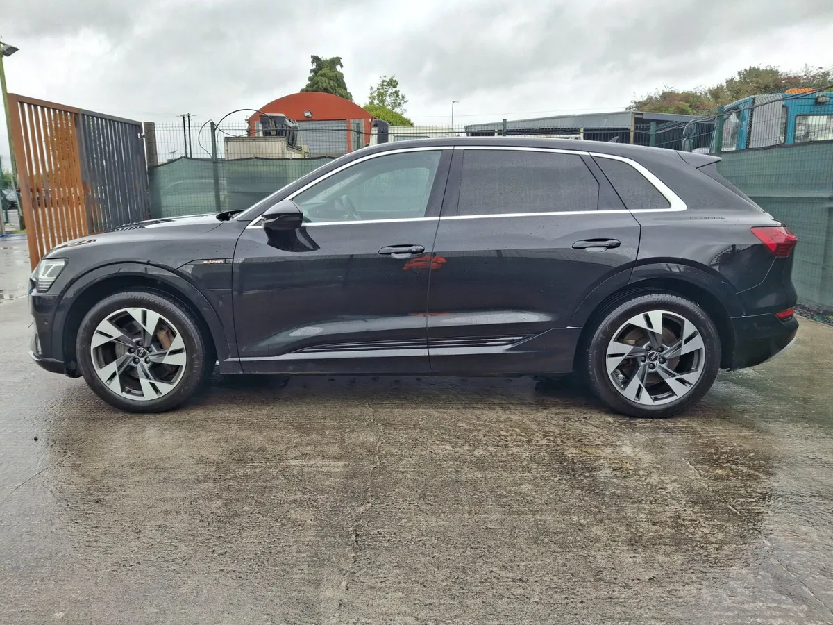211 Audi E-Tron Advance 55.Drive home - Image 2