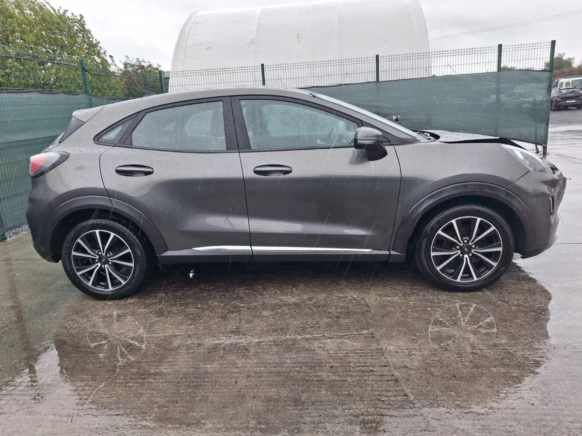 202 Ford Puma Titanium Light Damage - Image 2