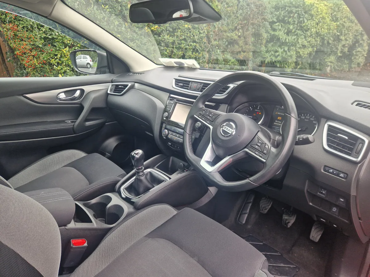 Nissan Qashqai SV PREMIUM 2018 - Image 4