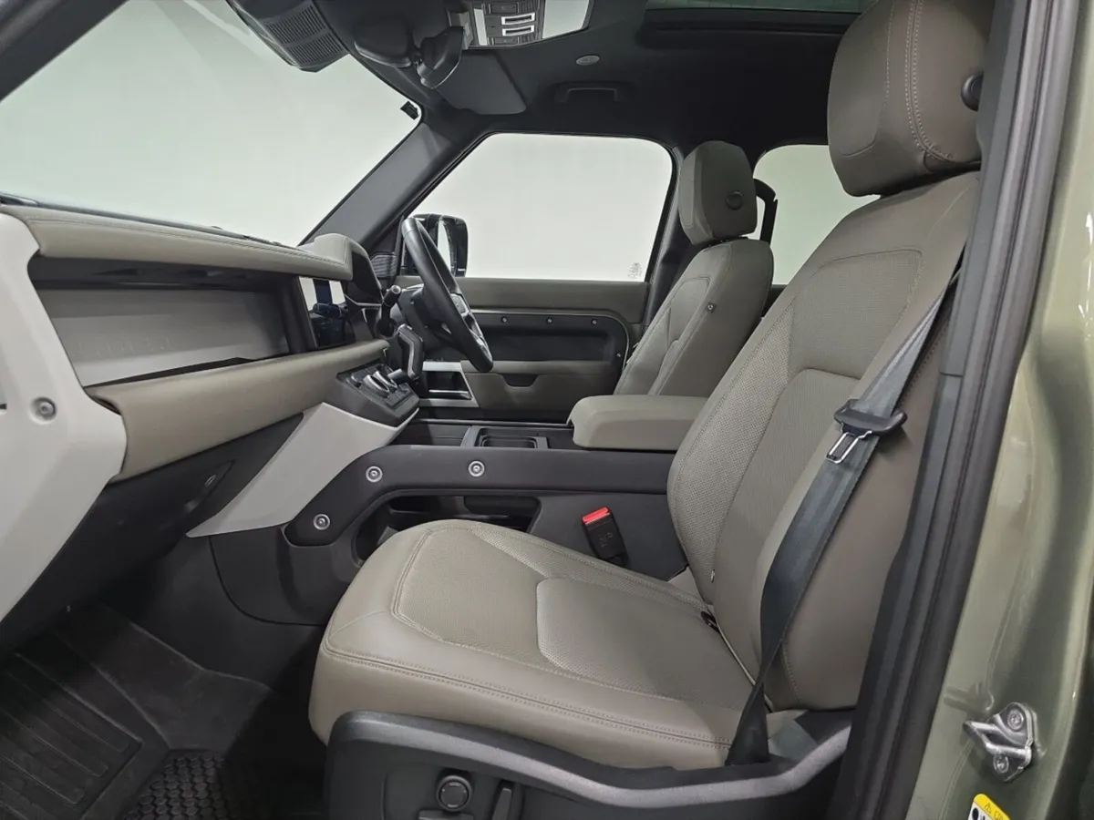 Land Rover Defender Diesel Estate X-Dynamic SE - Image 3