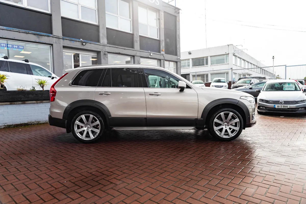 2016 Volvo XC90 T8 - Image 2