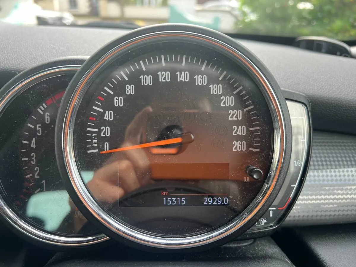 21 Mini Cooper Sport, Super Low Mil, Luxury Trim - Image 3