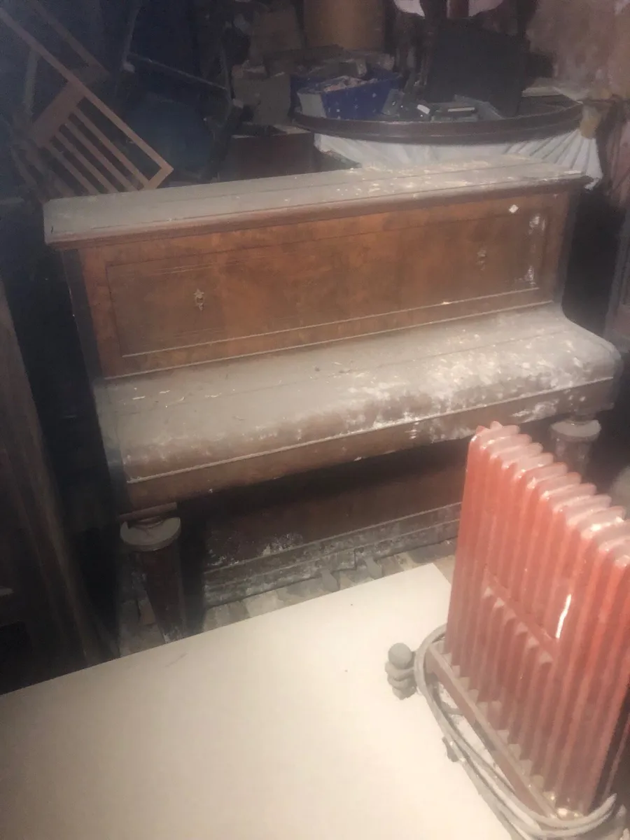 Antique and furniture shop clearance - Image 4
