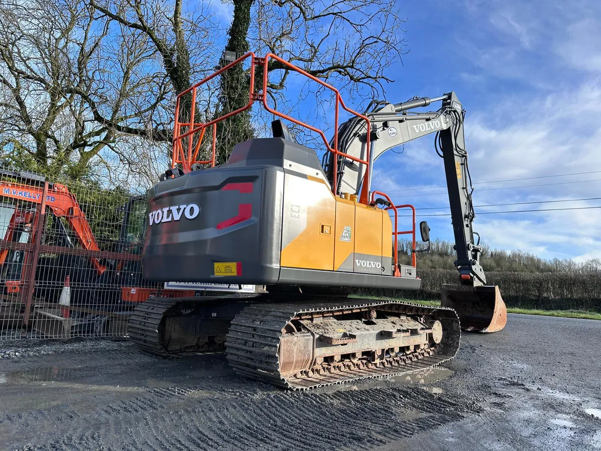 Volvo EC140EL Year 2022 - Image 4