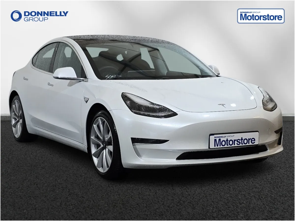 Tesla Model 3 Saloon Long Range - Image 1