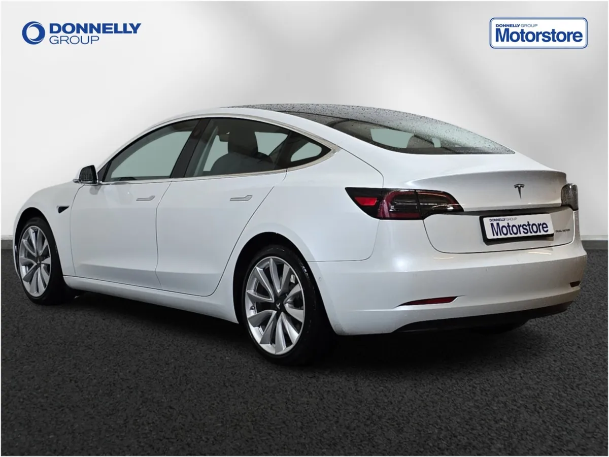Tesla Model 3 Saloon Long Range - Image 2
