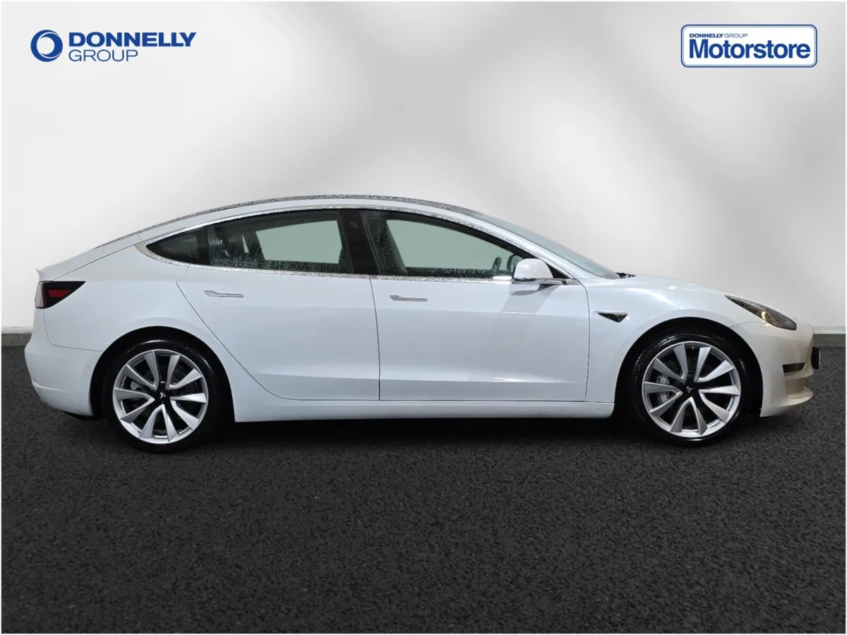 Tesla Model 3 Saloon Long Range - Image 3
