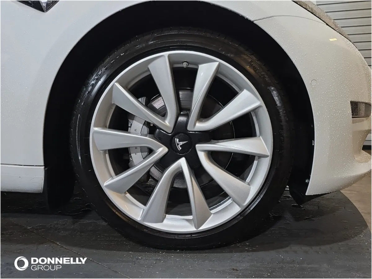 Tesla Model 3 Saloon Long Range - Image 4