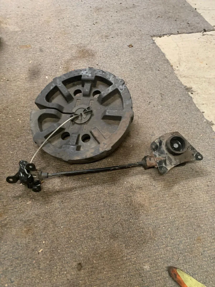 Dacia Duster spare wheel carrier