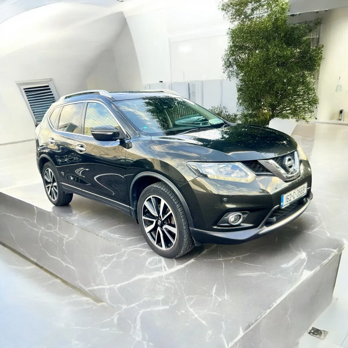 2016 Nissan X-Trail 1.6d SV 7 Seats Design Pack - Image 1