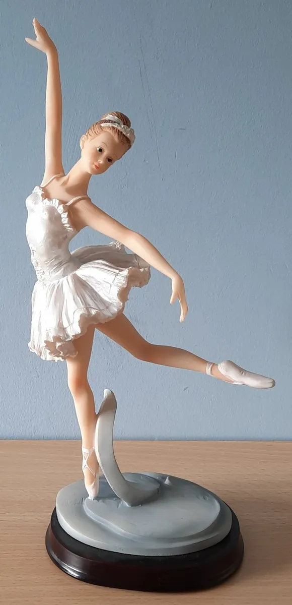 Ballet Figurines - Image 3