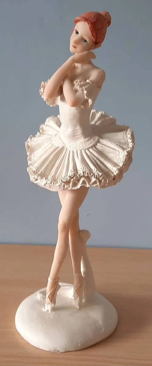 Ballet Figurines - Image 4