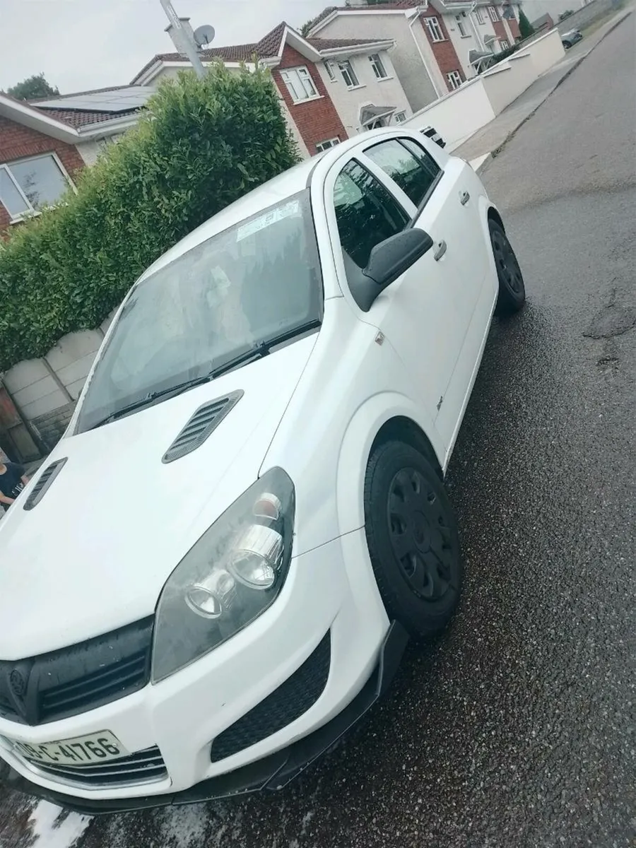 2009 Opel Astra - Image 1