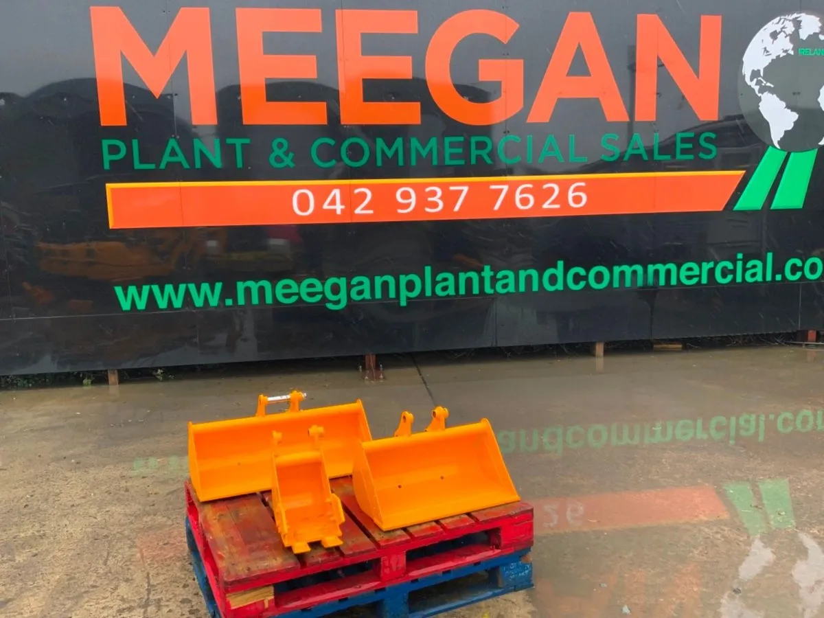 1.5 TONNE MINI DIGGER BUCKET SET....UNUSED. - Image 1