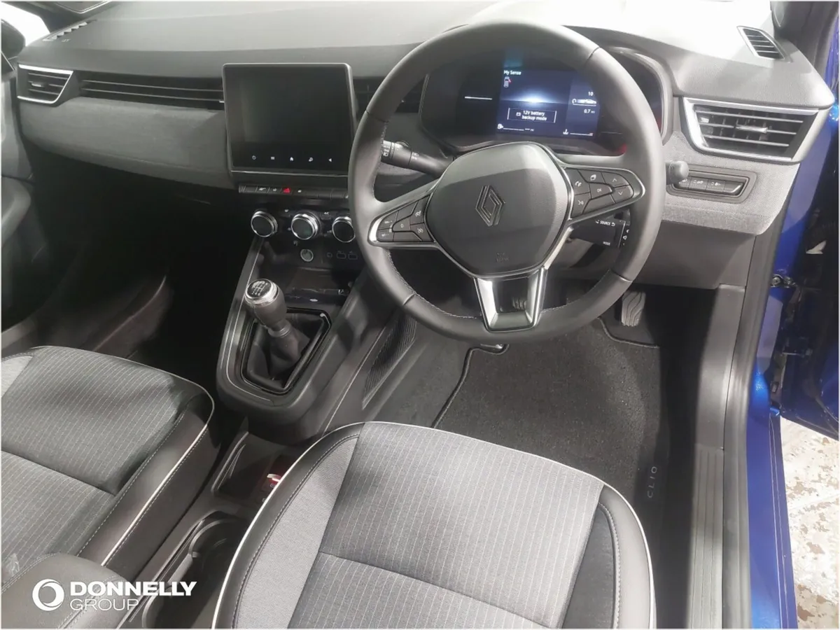 Renault Clio Hatchback Techno - Image 4