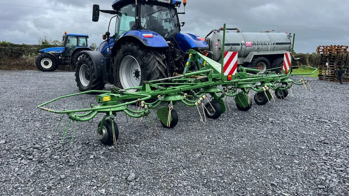 Krone 6 Rotor Tedder - Image 1