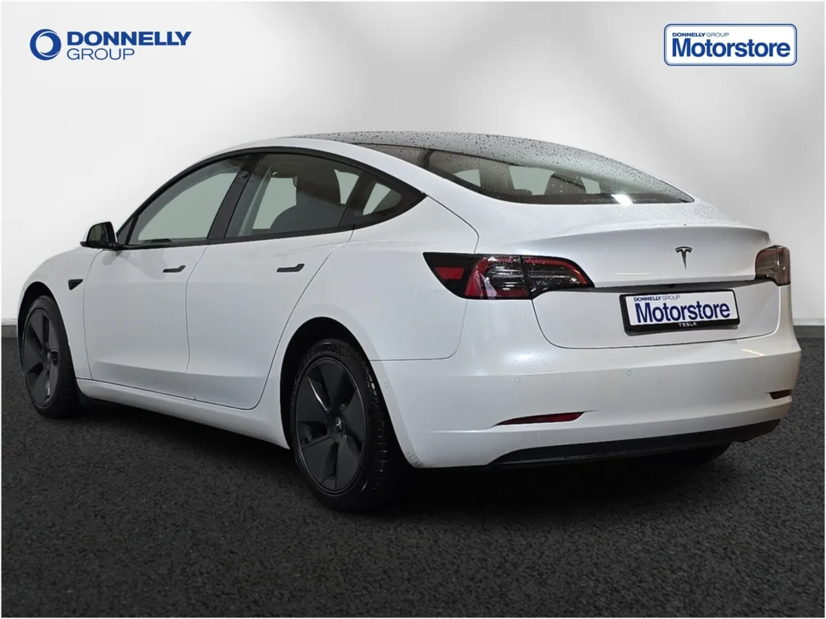 Tesla Model 3 Saloon Standard Plus - Image 2