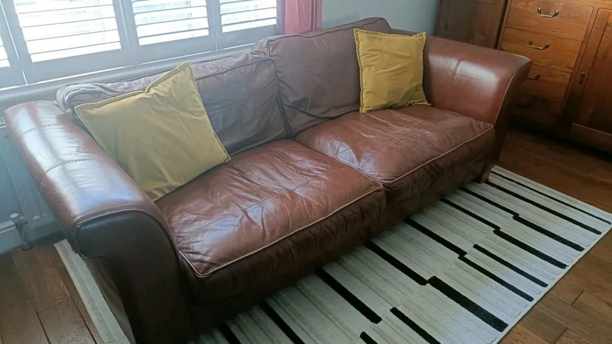 Leather couch - Image 1