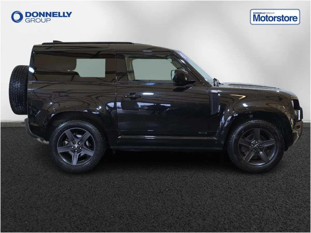 Land Rover Defender Diesel Estate X-Dynamic SE - Image 3
