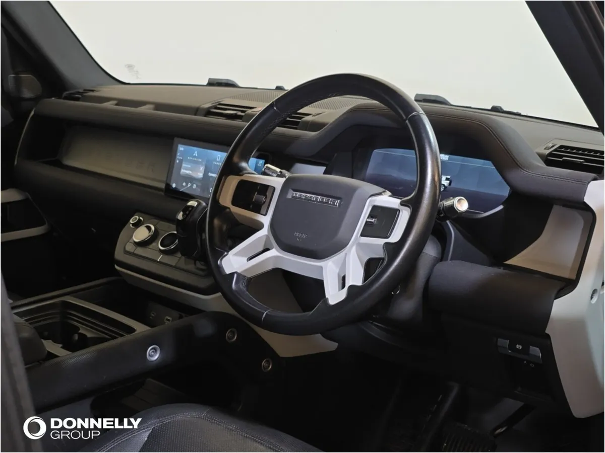 Land Rover Defender Diesel Estate X-Dynamic SE - Image 4