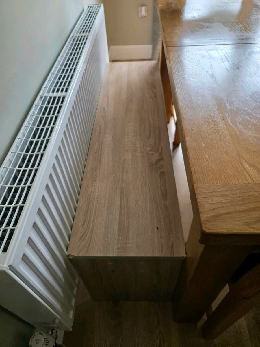 Table and chairs - Image 3