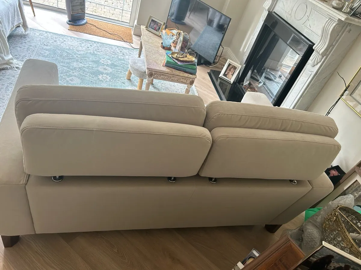 NATUZZI couches (2 x 2 seater) Mint condition - Image 4