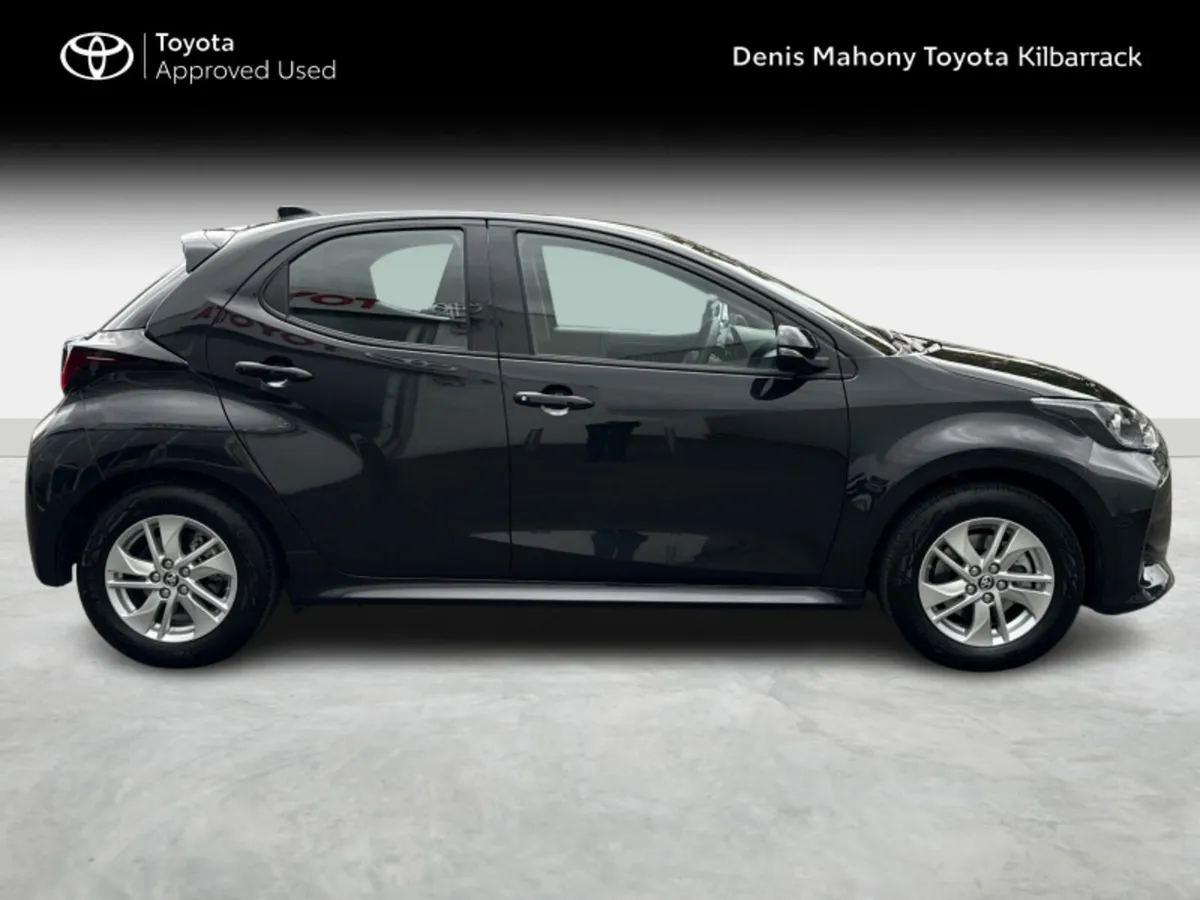 Toyota Yaris HYBRID LUNA 3 YEARS FREE SERVICING - Image 3
