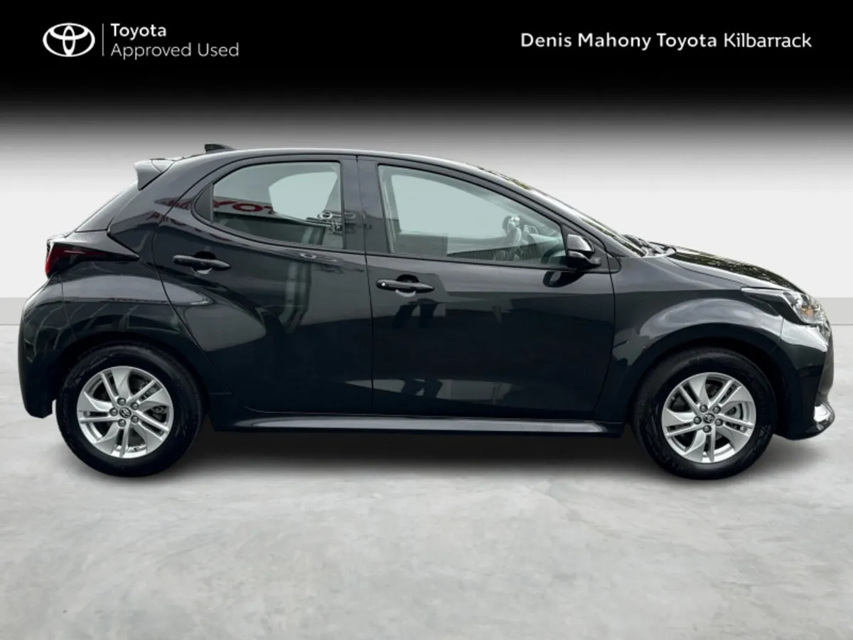 Toyota Yaris HYBRID LUNA 3 YEARS FREE SERVICING - Image 3