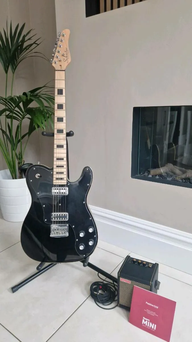 Guitar and amp - Image 1