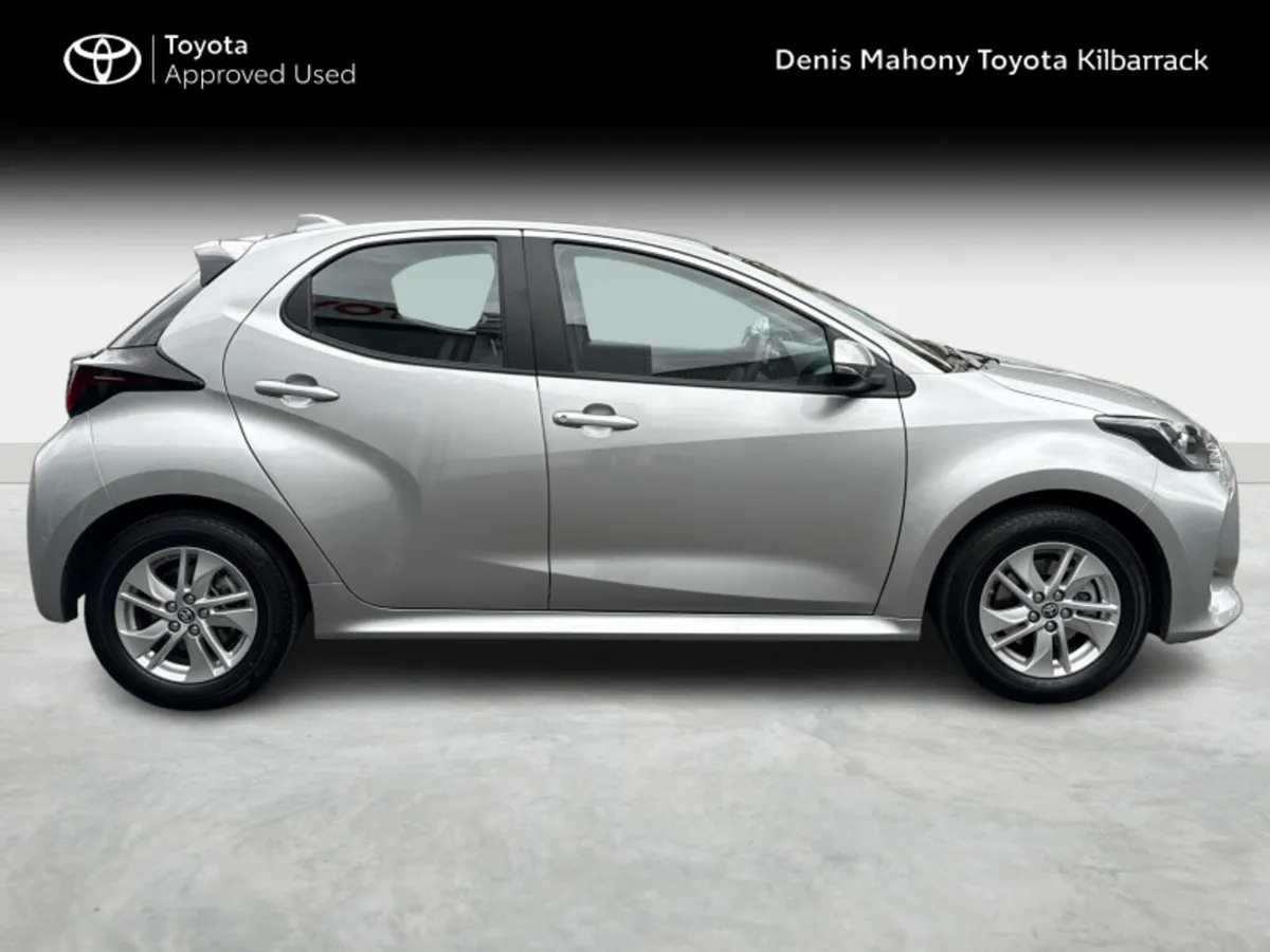 Toyota Yaris HYBRID LUNA 3 YEARS FREE SERVICING - Image 3