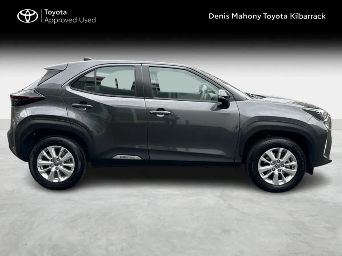 Toyota Yaris Cross LUNA 3 YEARS FREE SERVICING - Image 3