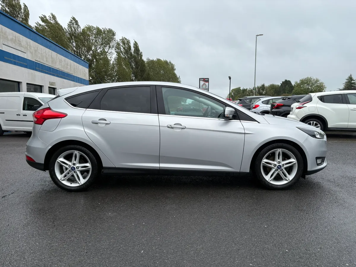 Ford Focus 2017/EXCELLENT CAR/NEW TIMING BELT - Image 4