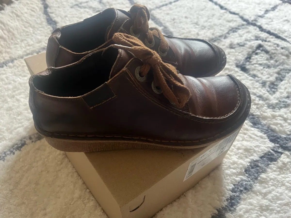 Clarkes leather shoes - Image 1