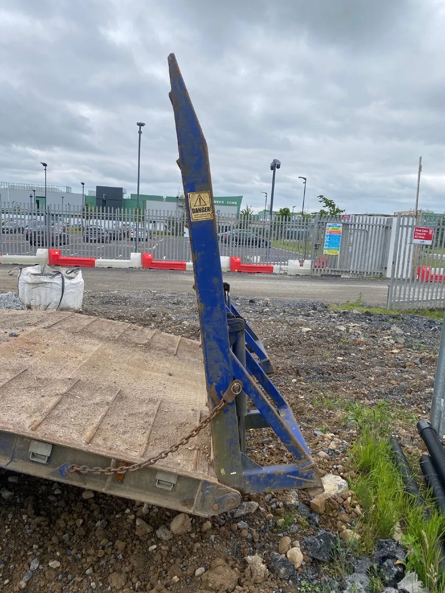 Low loader - Image 2