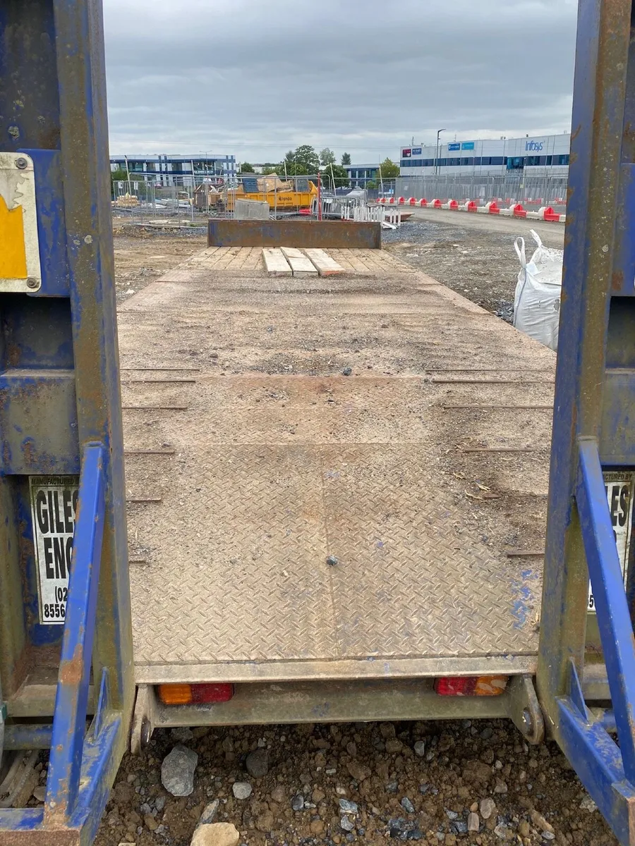 Low loader - Image 3