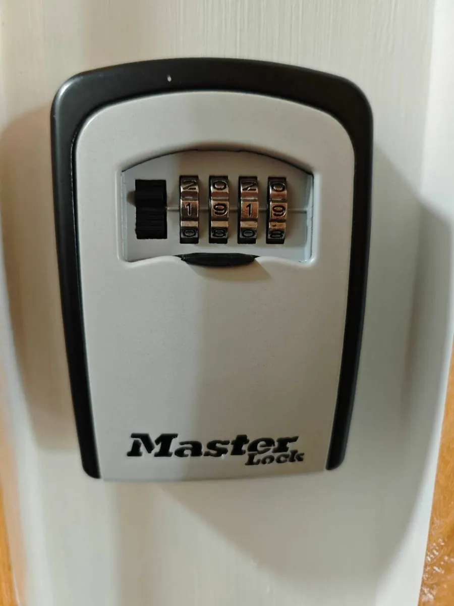Master Lock Water-Resistant coded key box - Image 1