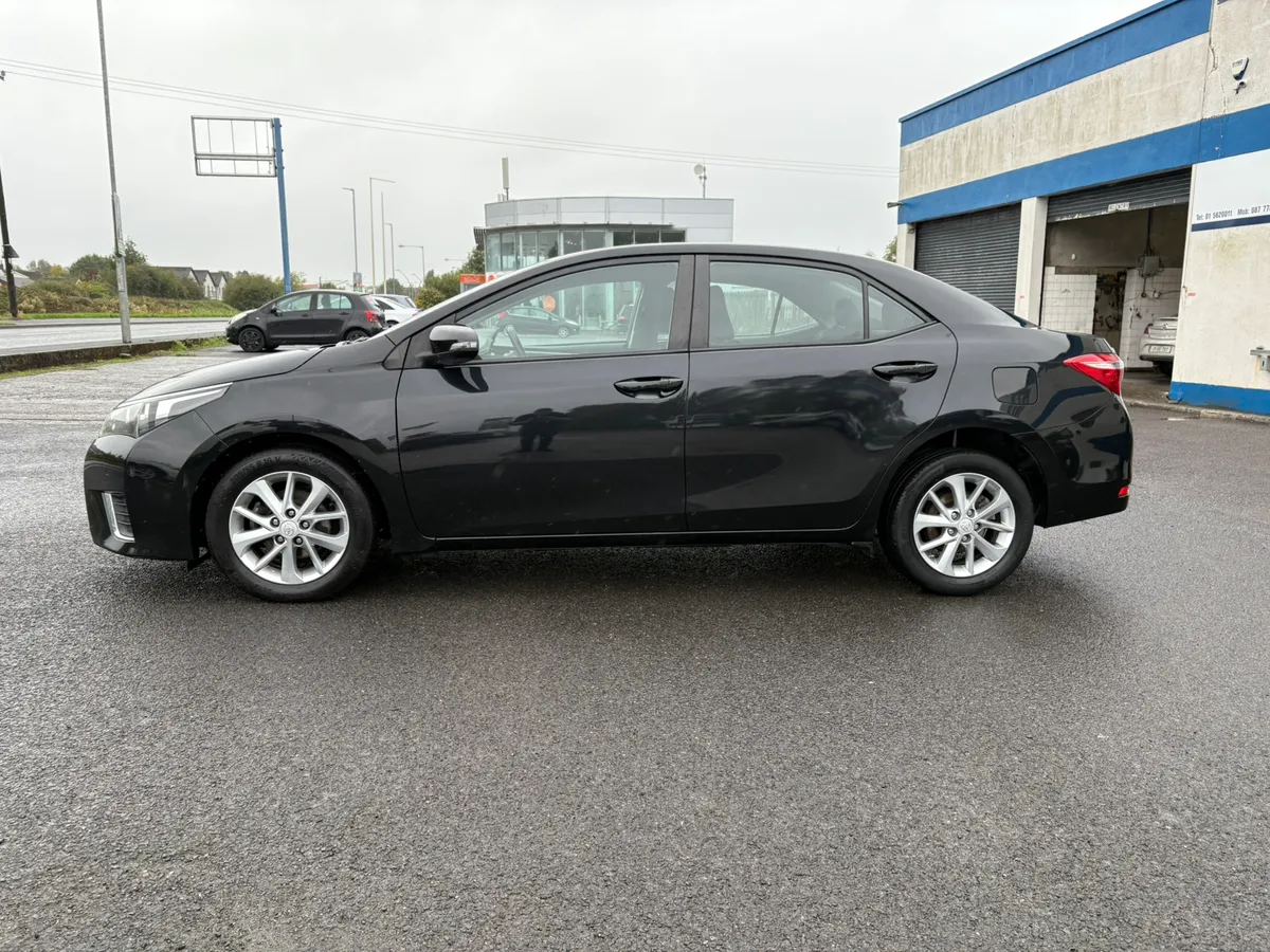 Toyota Corolla 1.4 D-4D Aura//LOW MILEAGE - Image 3