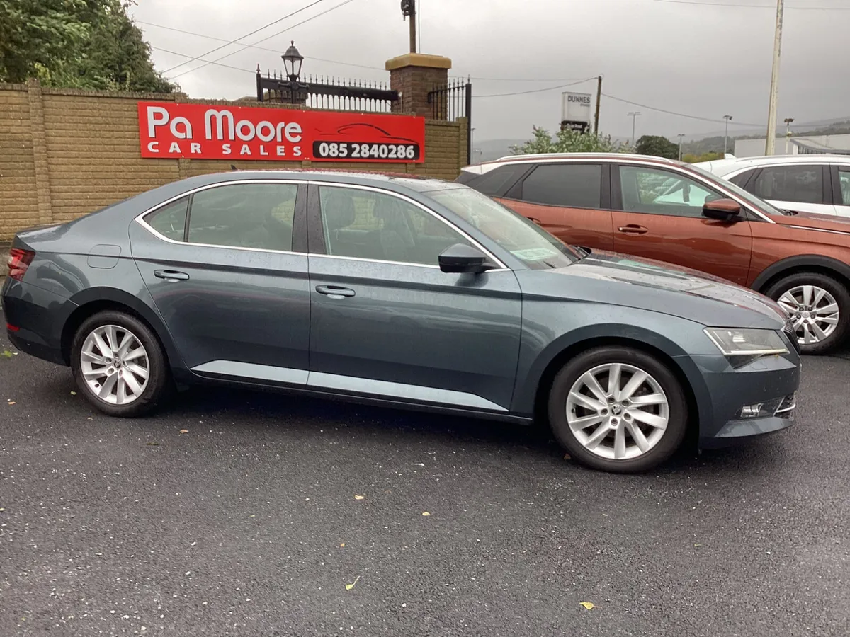 Skoda Superb * 2.0TDI * AUTOMATIC - Image 3