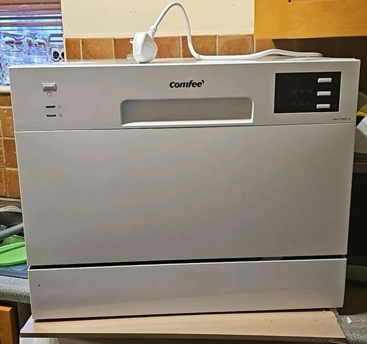 Comfee KWH-TD602E-W Compact Countertop Dishwasher - Image 1