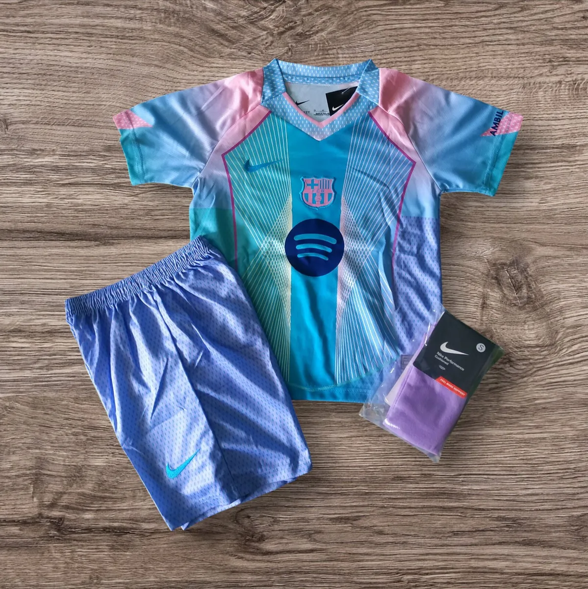 BARCELONA ( LAMINE YAMAL 10) KIDS KIT , SIZE : 8/9 - Image 2