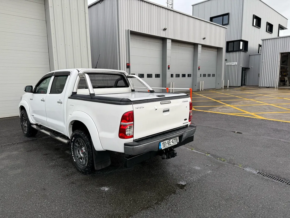 Toyota hilux jeep - Image 4