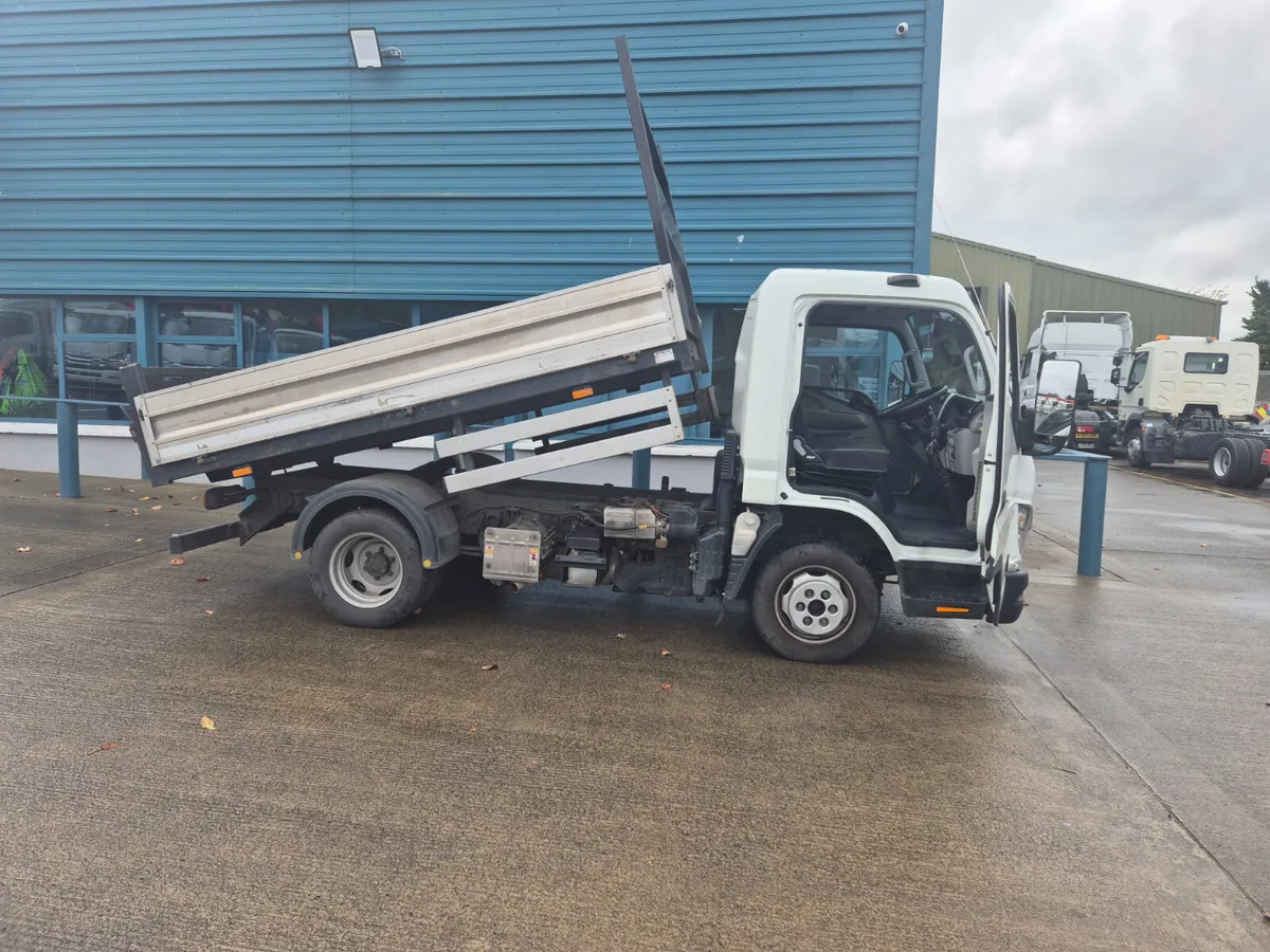 2023 MITSUBISHI FUSO 3.5TON TIPPER - Image 4