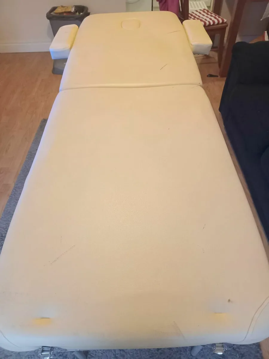 Therapy Bed – Excellent Condition (Second-Hand) - Image 3