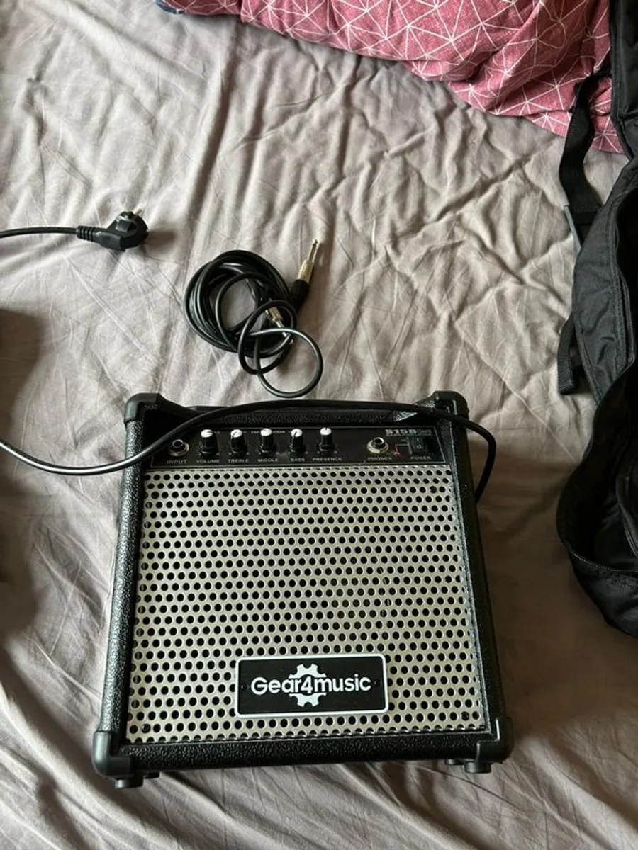 electric guitar,bag and amp - Image 3