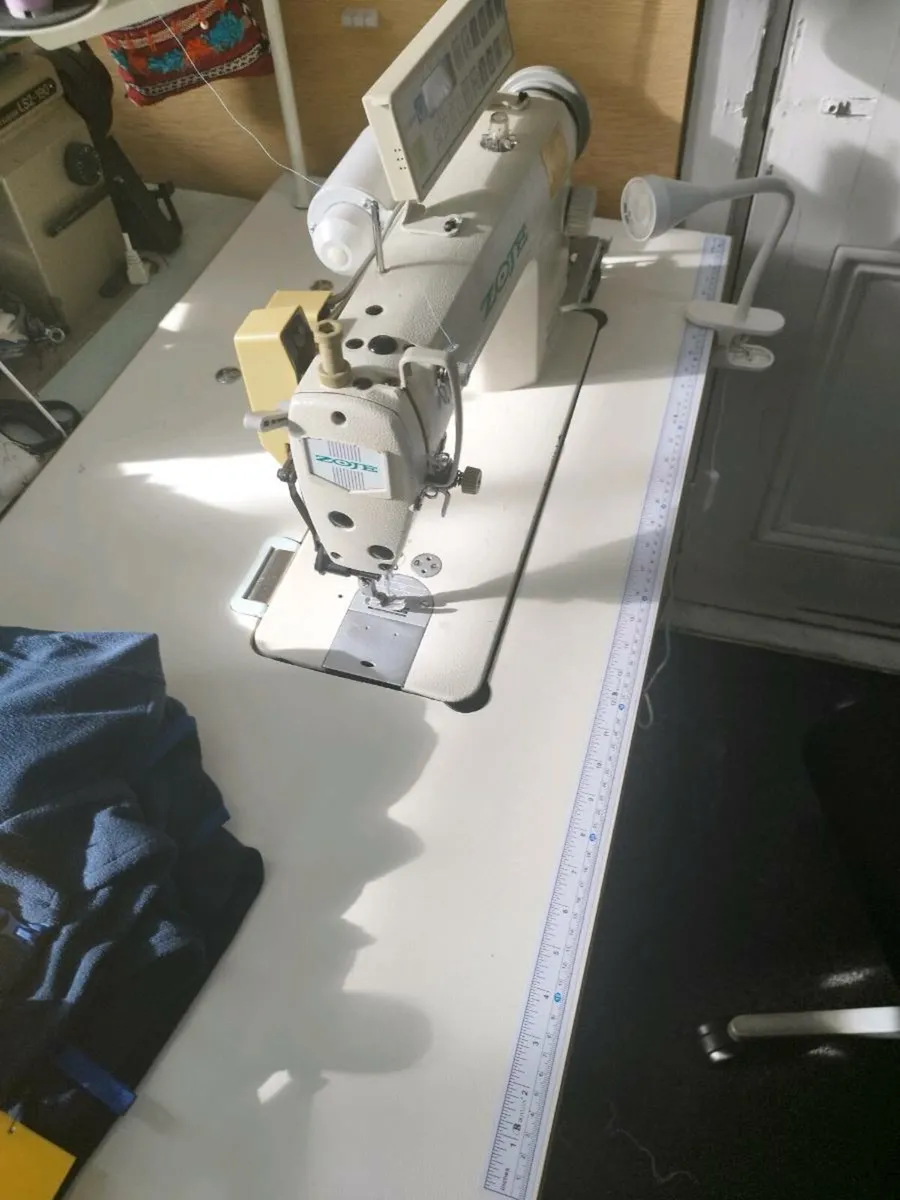 Sewing machine - Image 2