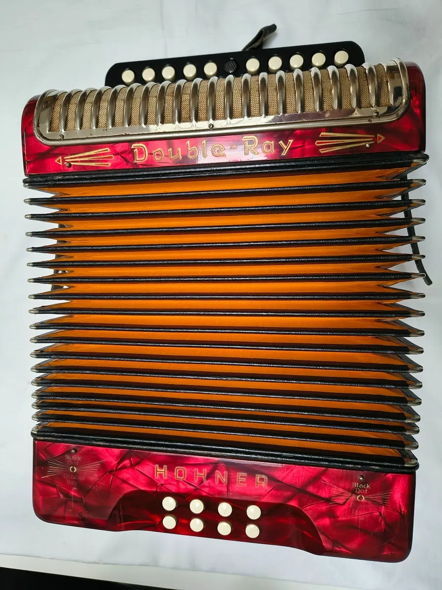 Hohner Black dot Double-Ray Button Accordion - Image 3
