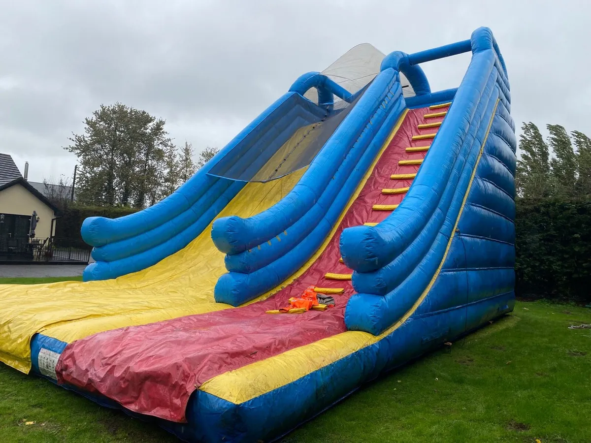 Big bouncy castle slide - Image 2